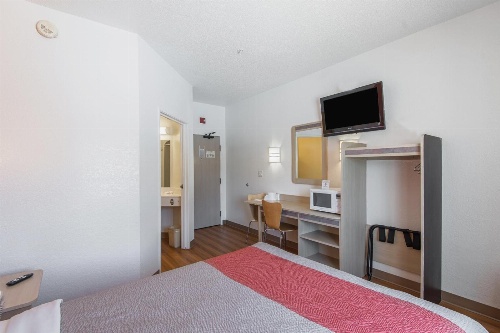 Motel 6-Junction City, KS image 1
