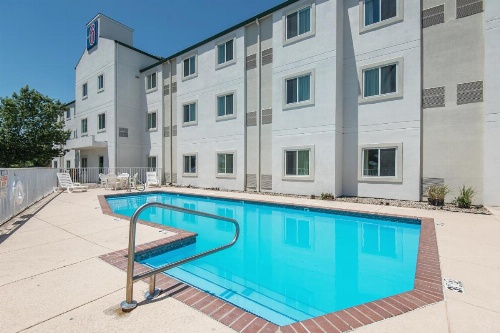 Motel 6-Junction City, KS image 9